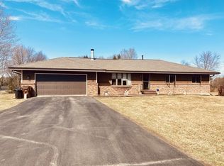 8063 Clearview Dr, Rockford, IL 61102