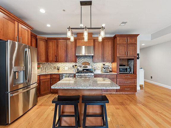 2nd image of 35 Coffey St Unit 6