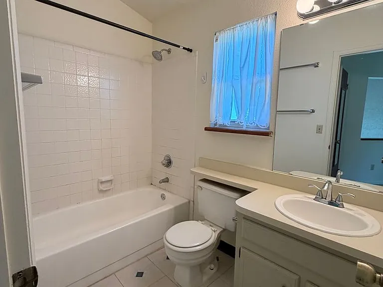 830 London Green Way — Photo 3