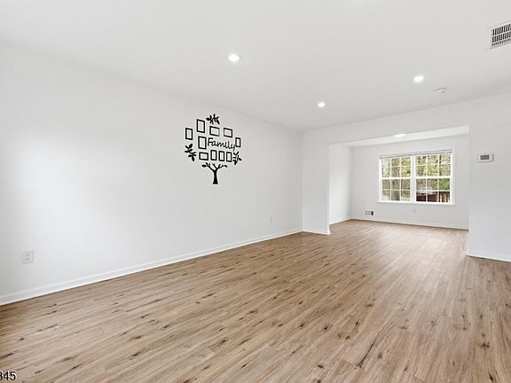 4th image of 72 Boxgrove Place