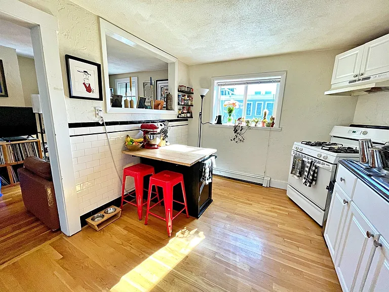 307 Sumner St #3 — Photo 2