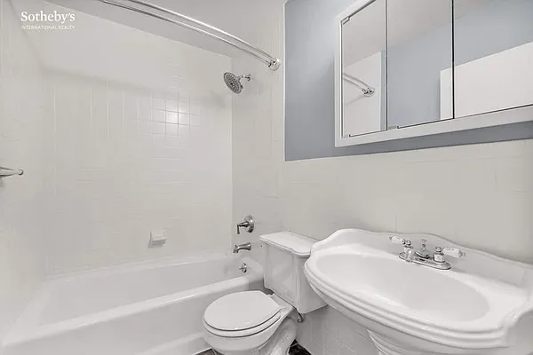 Rented by Sotheby's International Realty | media 7