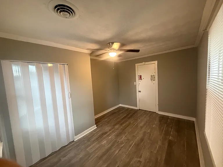 2404 Hartford St — Photo 9