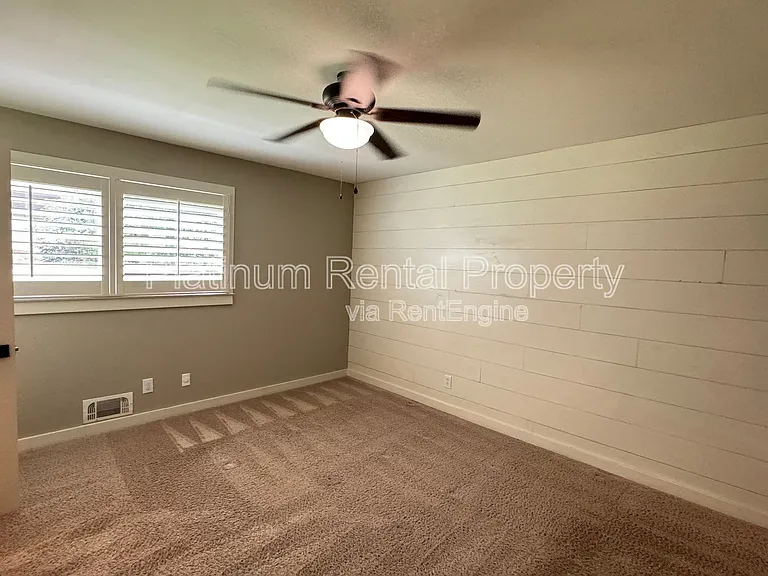 381 Lynne Cir — Photo 18