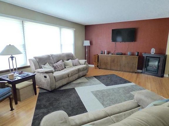 5th image of 728 Evergreen Ln