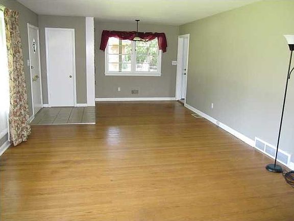 5th image of 2715 Shannon Dr