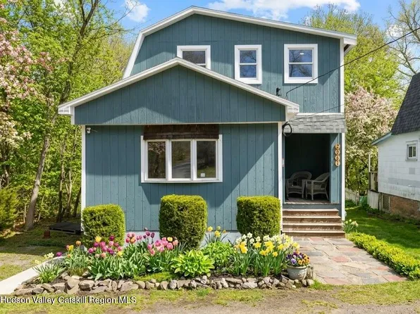 2961 Cottage Place, Hudson, NY 12534