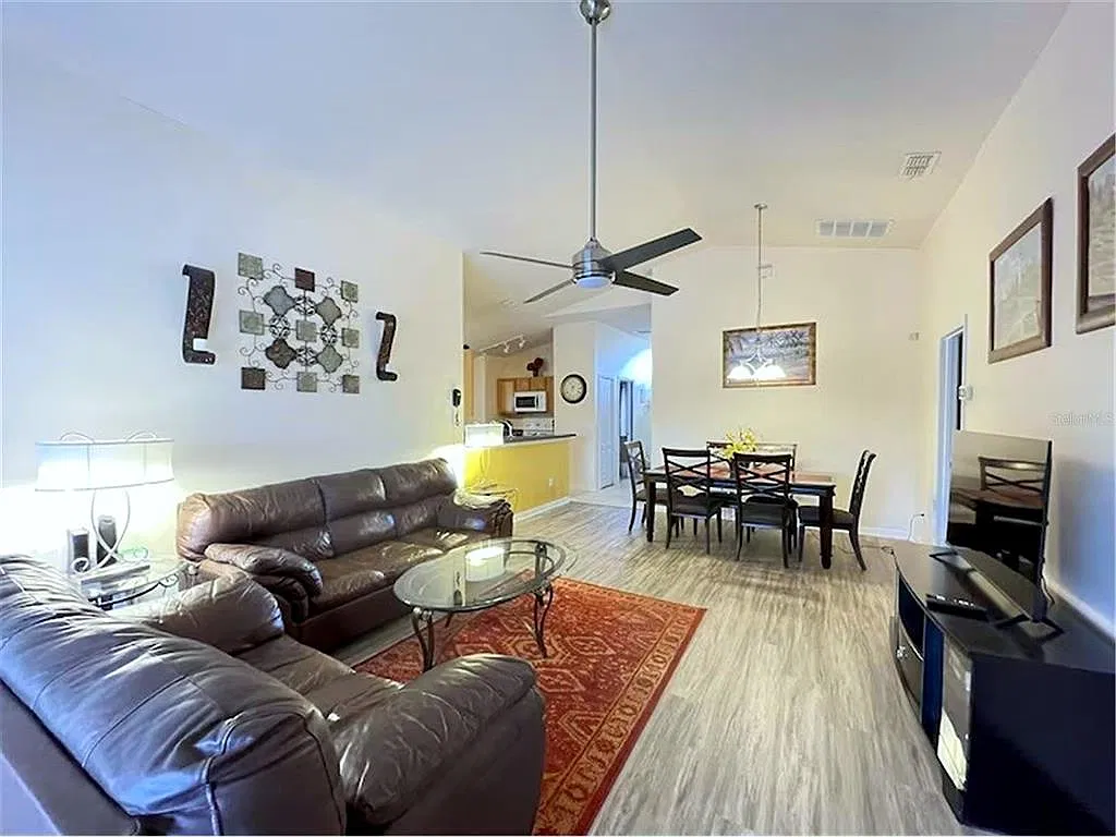 5 bed, 3.0 bath, 1662 sqft, $2,400 — Photo 3