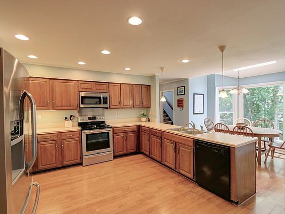 2nd image of 780 Woodmont Dr