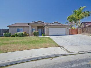 1218 Las Playas St, Bakersfield, CA 93307