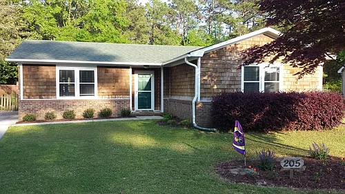 205 Hollins Rd Photo 1
