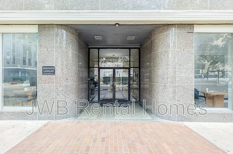 311 W Ashley St #903