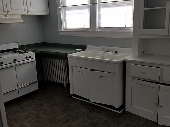 4th image of 72 St Pauls Ave #2