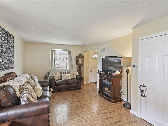5th image of 210 W Montgomery Ave