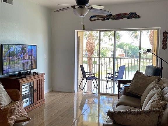 3rd image of 6400 Aragon Way APT 305