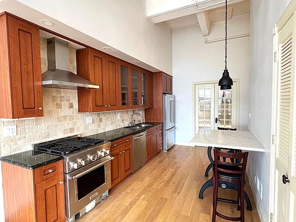 5th image of 300 Communipaw Ave APT 209