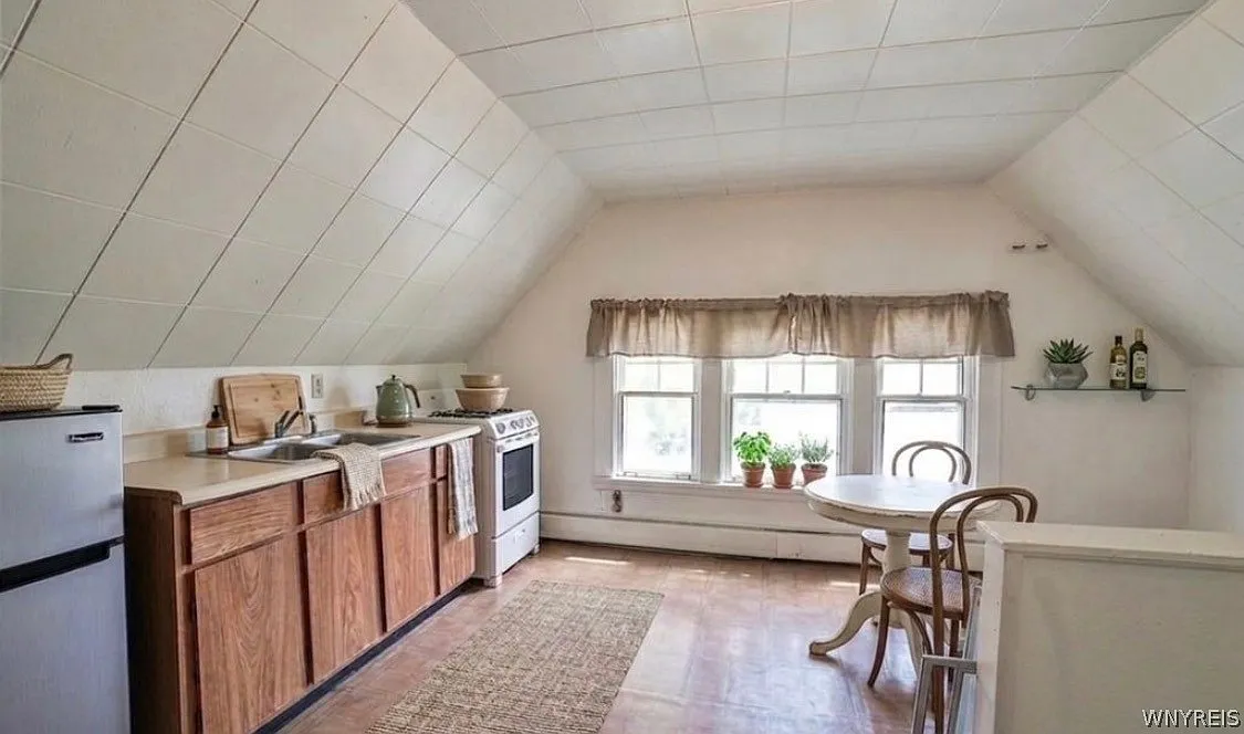 1811 Weston Ave — Photo 3
