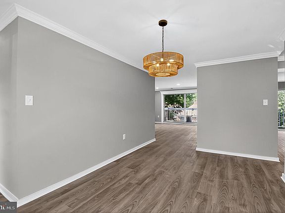 5th image of 3234 Hewitt Ave Unit 3-4