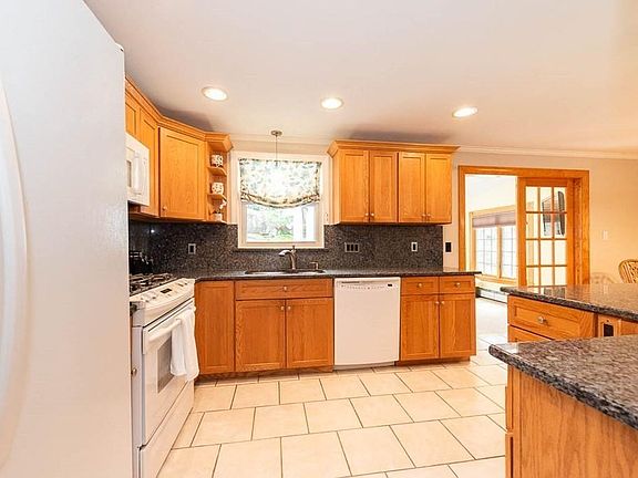 5th image of 23 Buena Vista Ave