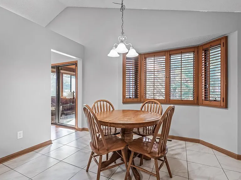 13504 Parkwood Dr — Photo 21