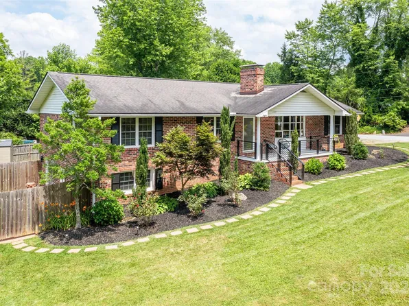 600 Erkwood Dr, Hendersonville, NC 28739