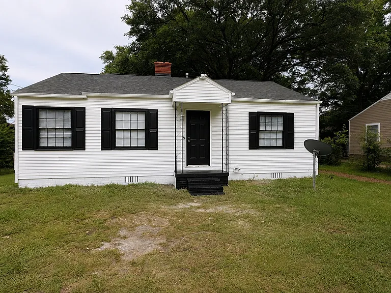 102 Marshall Dr — Photo 1