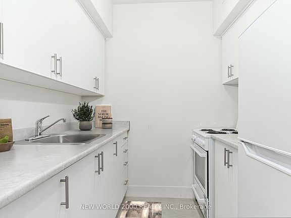 3rd image of 40 Park Rd #702