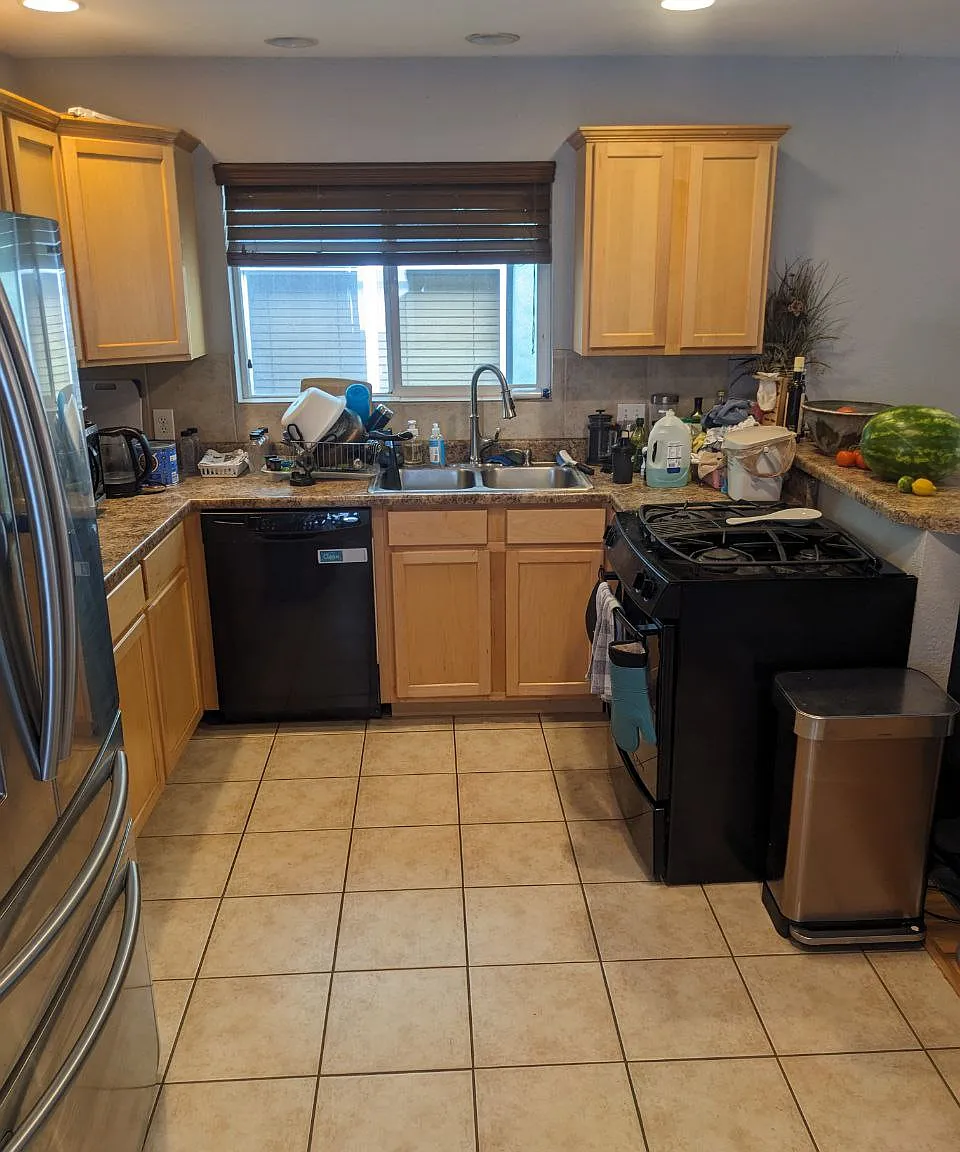 1 bed, 700 sqft, $1,200 — Photo 3