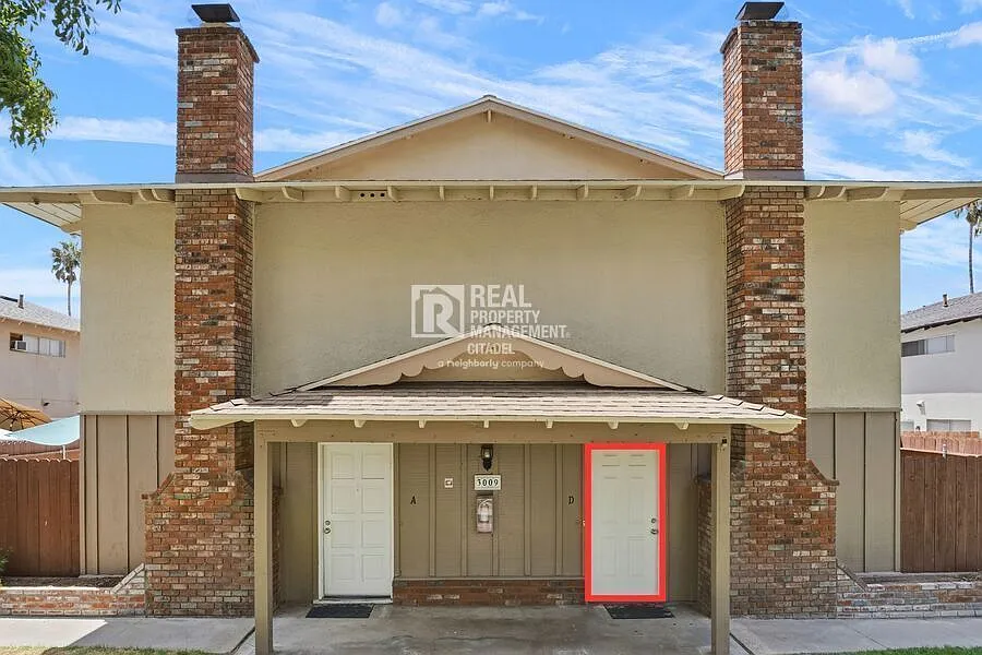 Spacious Two-Story Townhome Near UC Riverside 2 Bed, 1.5 Bath with Large Private Patio! — Photo 2