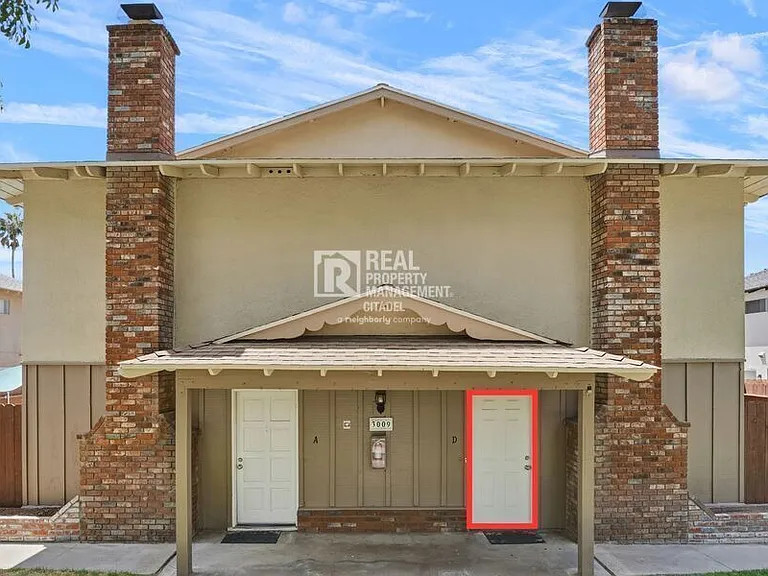 3009 Canyon Crest Dr #D — Photo 2