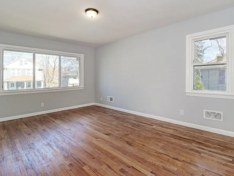 260 Shepard Ave — Photo 12