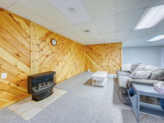 4th image of 429 Woodgate Dr
