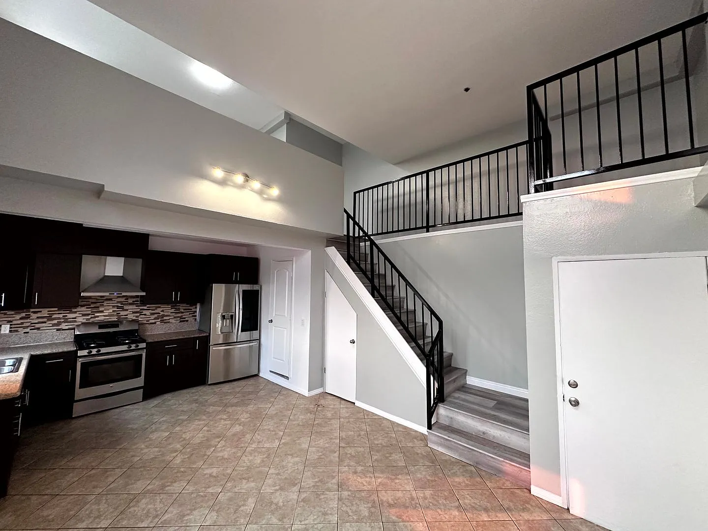 432 N Kingsley Dr. — Photo 4