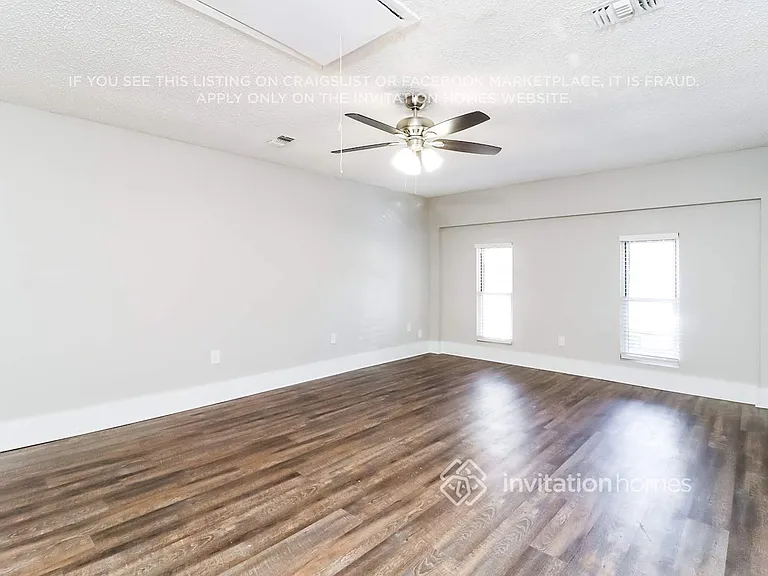 2212 W Oakdale Rd — Photo 3