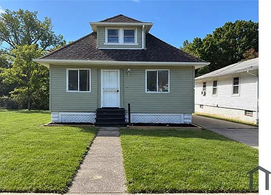 3 bed, 1017 sqft, $1,595 — Photo 1