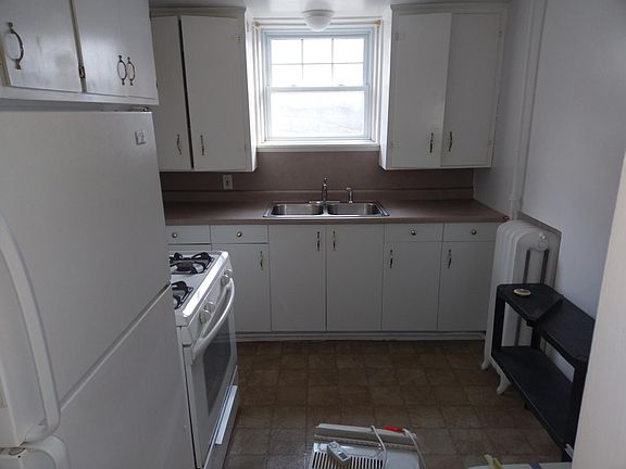 4th image of 511 S Elm Ave