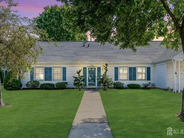 731 Mount Vernon Rd #A, Monroe Township, NJ 08831