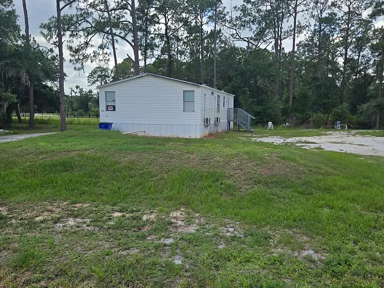 1006 W Maxanna Blvd — Photo 2