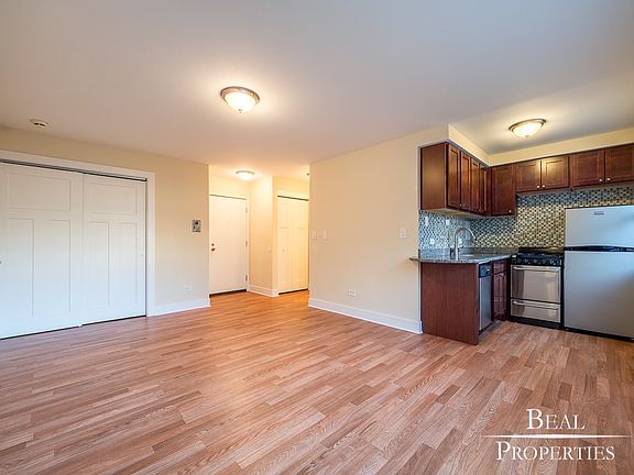 3rd image of 696 Elm Pl APT 209