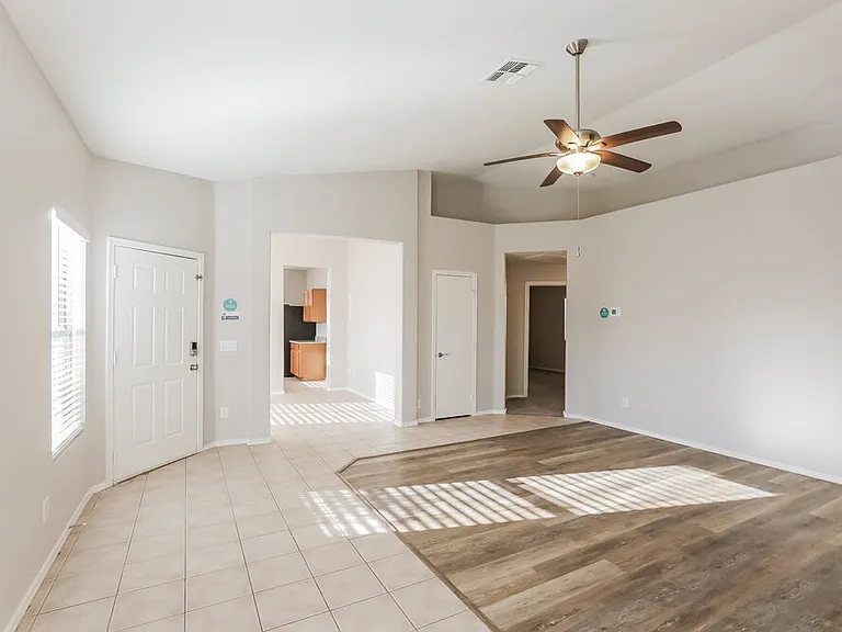6412 W Hilton Ave — Photo 5