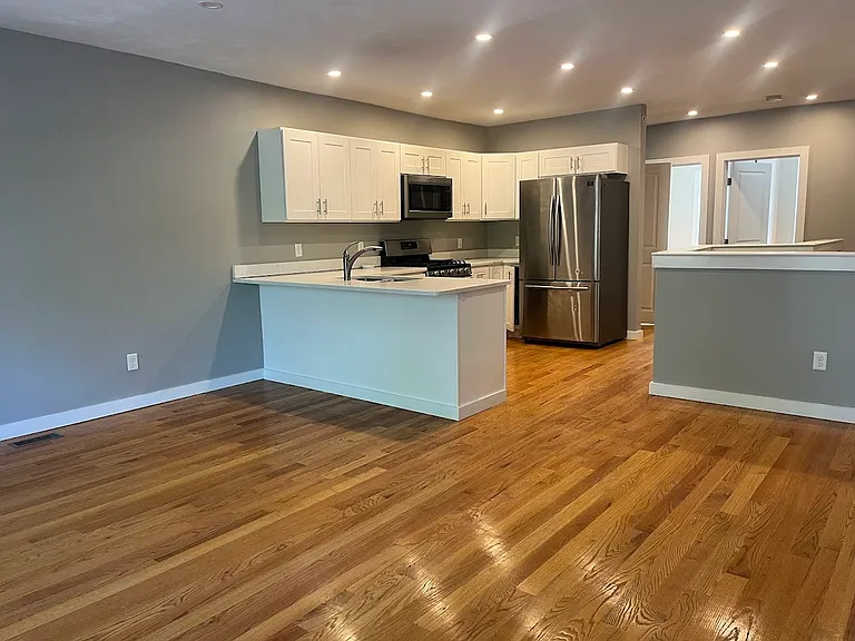 157 Oak St #1R — Photo 1