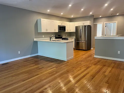 157 Oak St #1R Photo 1