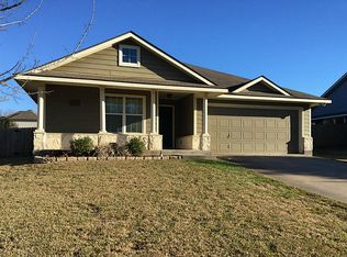 2202 Springwood Dr, Brenham, TX 77833