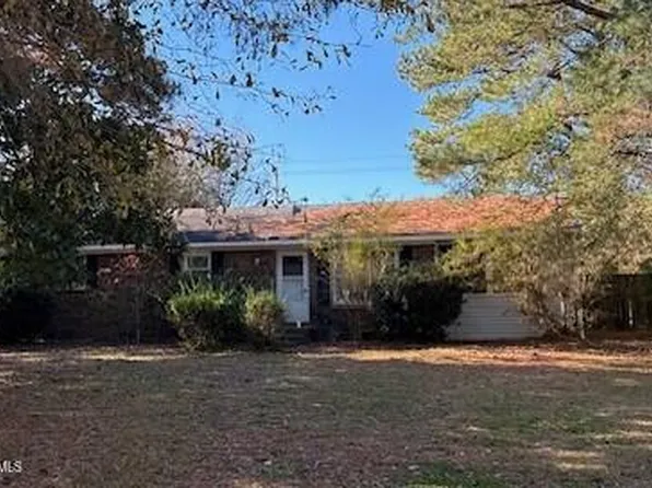 1329 Hunters Rd, New Bern, NC 28562