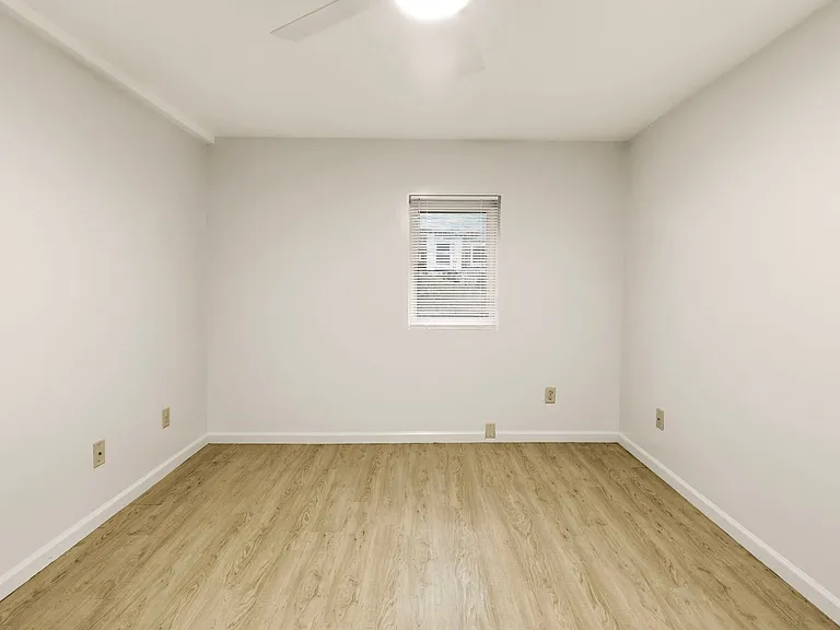 836 Mountain View — Photo 17