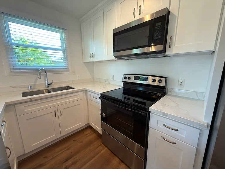 352 S Clark St #352 — Photo 9