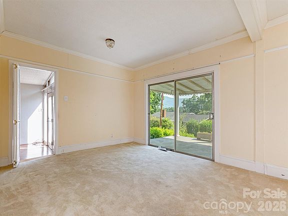 5th image of 34 Lockhart Rd