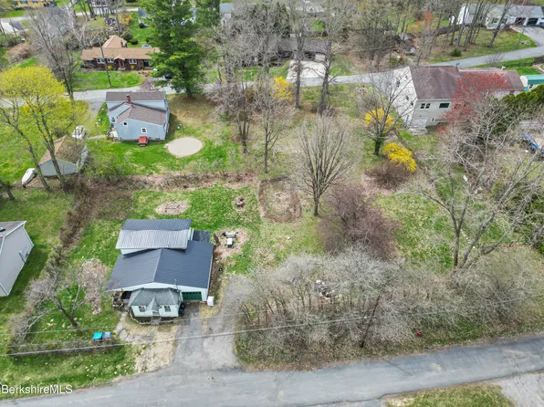 11 Bena St, Lanesborough, MA 01237