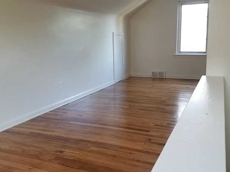 15332 Saint Marys St — Photo 7