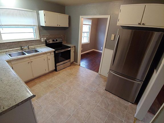 2nd image of 4709 S Crysler Ave
